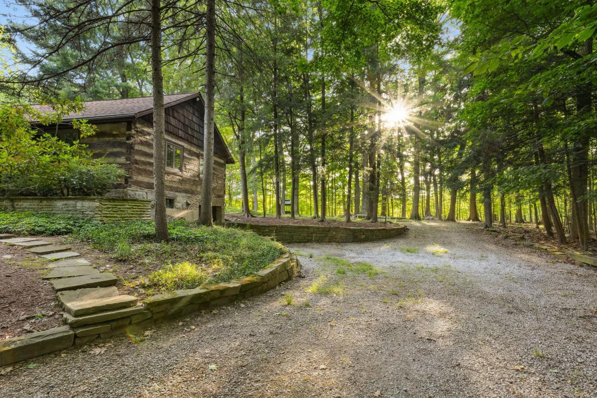 Log Cabin - Natures Oasis - Fire Pit & Gazebo Кливланд Екстериор снимка